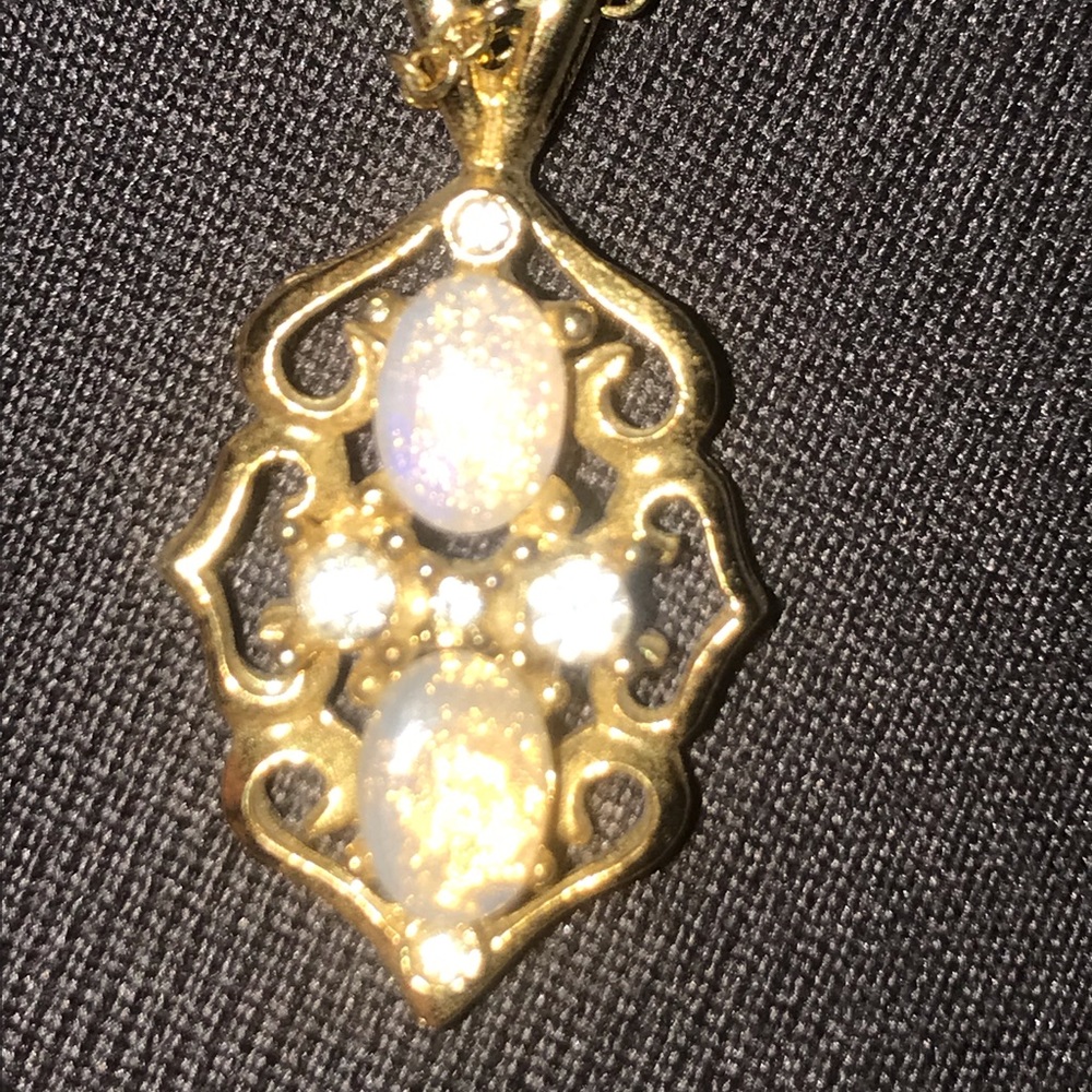Neclace pendant un sure if it is gold or not ,